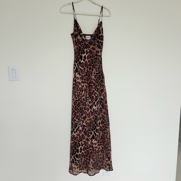 Elegant Leopard Print Maxi Dress - Picture 2 of 7